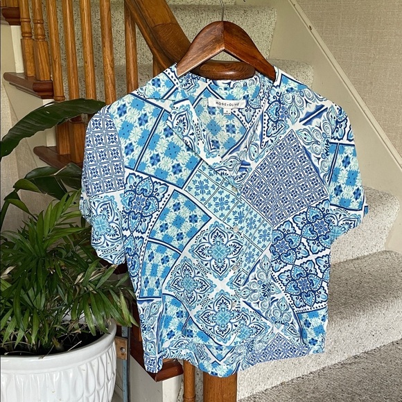 Rose & Olive Vibrant Blue Bohemian Paisley Button Down Crop Blouse - Picture 1 of 12